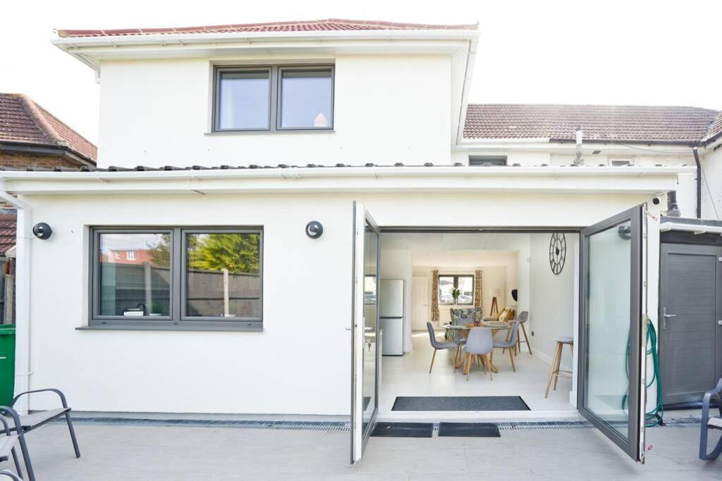 Home From Home - 4 Double Bed House With Parking スラウ エクステリア 写真
