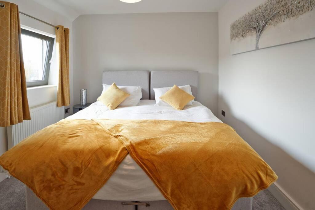 Home From Home - 4 Double Bed House With Parking スラウ エクステリア 写真